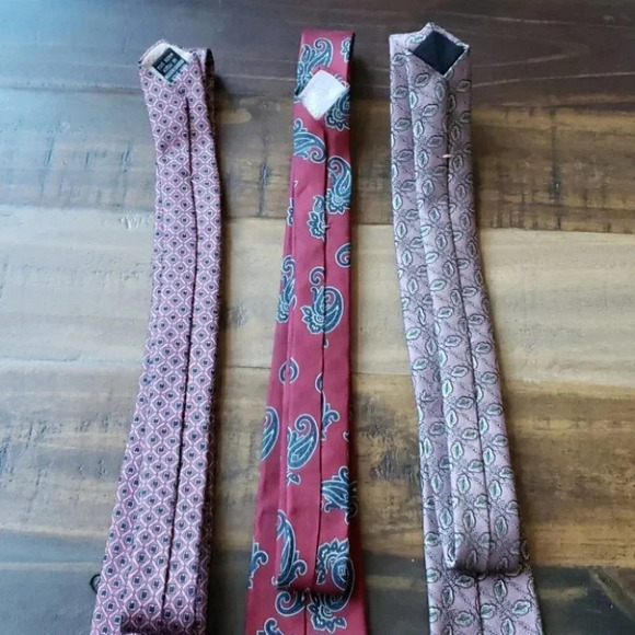 *BUNDLE* THREE DESIGNER TIES - Picture 7 of 7